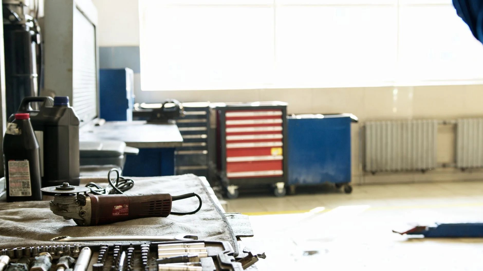 Miljöbild – tool chest and workbench