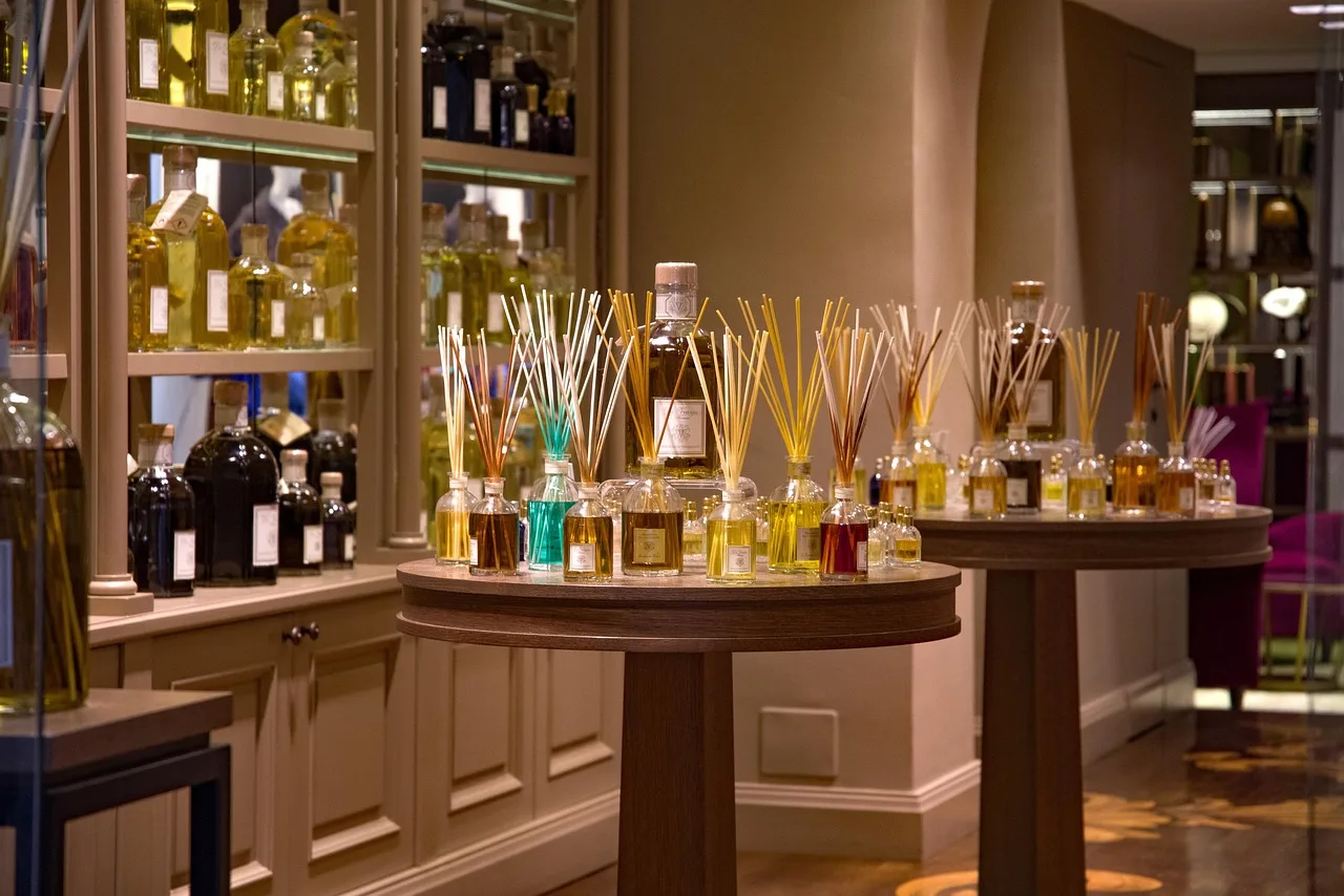 Miljöbild – perfume and diffuser display