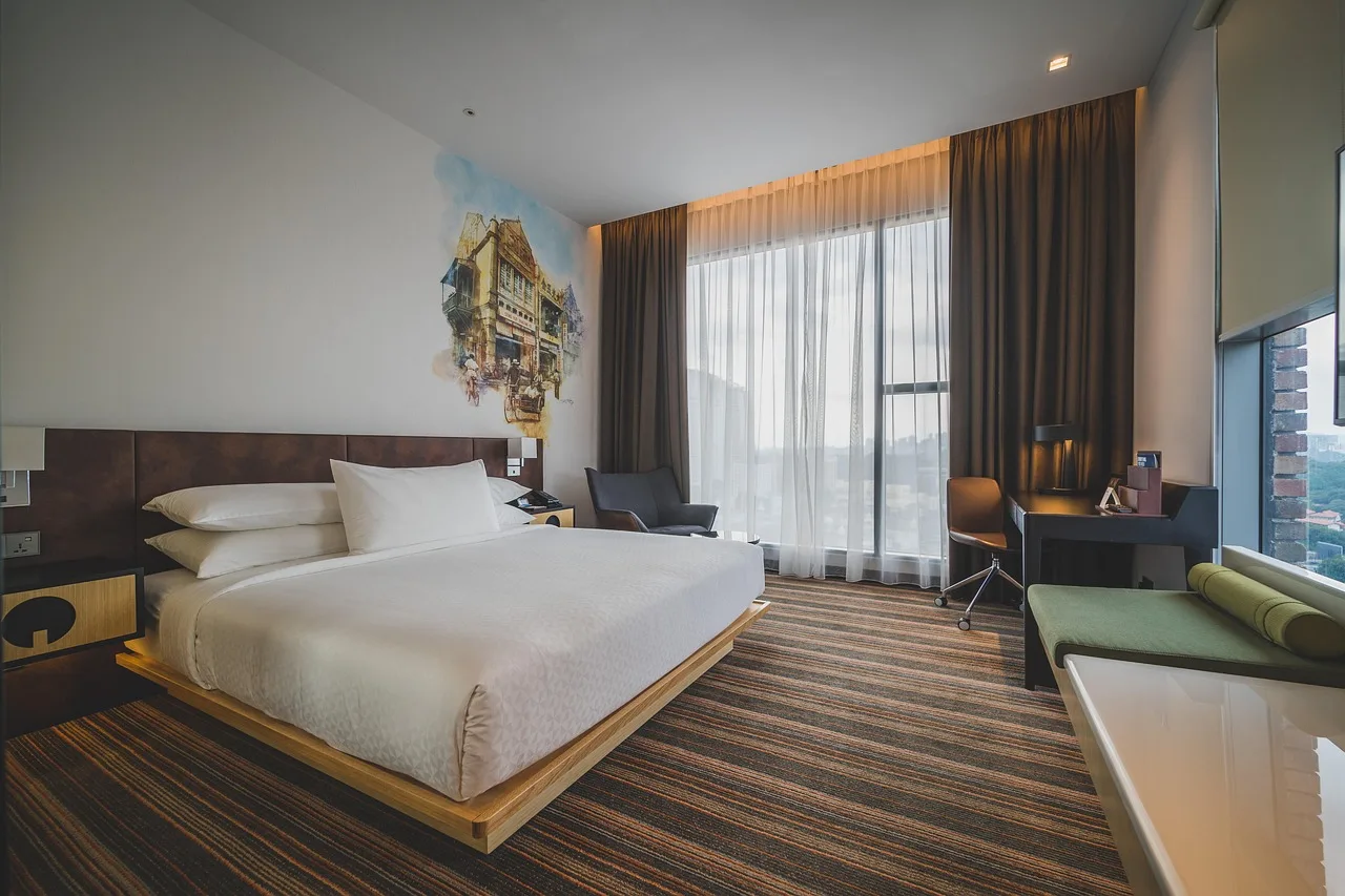 Miljöbild – modern hotel room with wide window